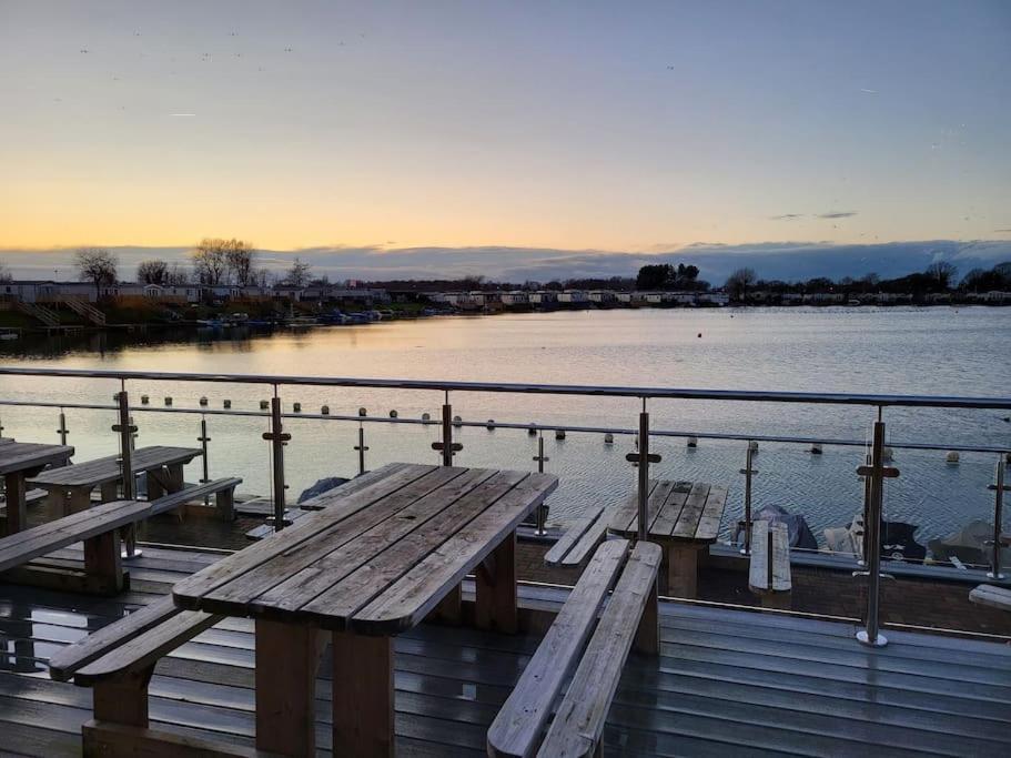 7 Lakes Breaks At 7 Lakes Country Park Crowle  エクステリア 写真