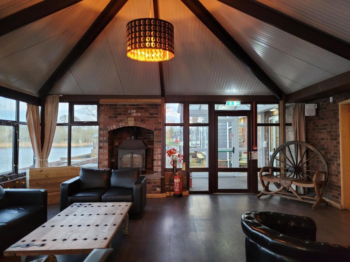 7 Lakes Breaks At 7 Lakes Country Park Crowle  エクステリア 写真