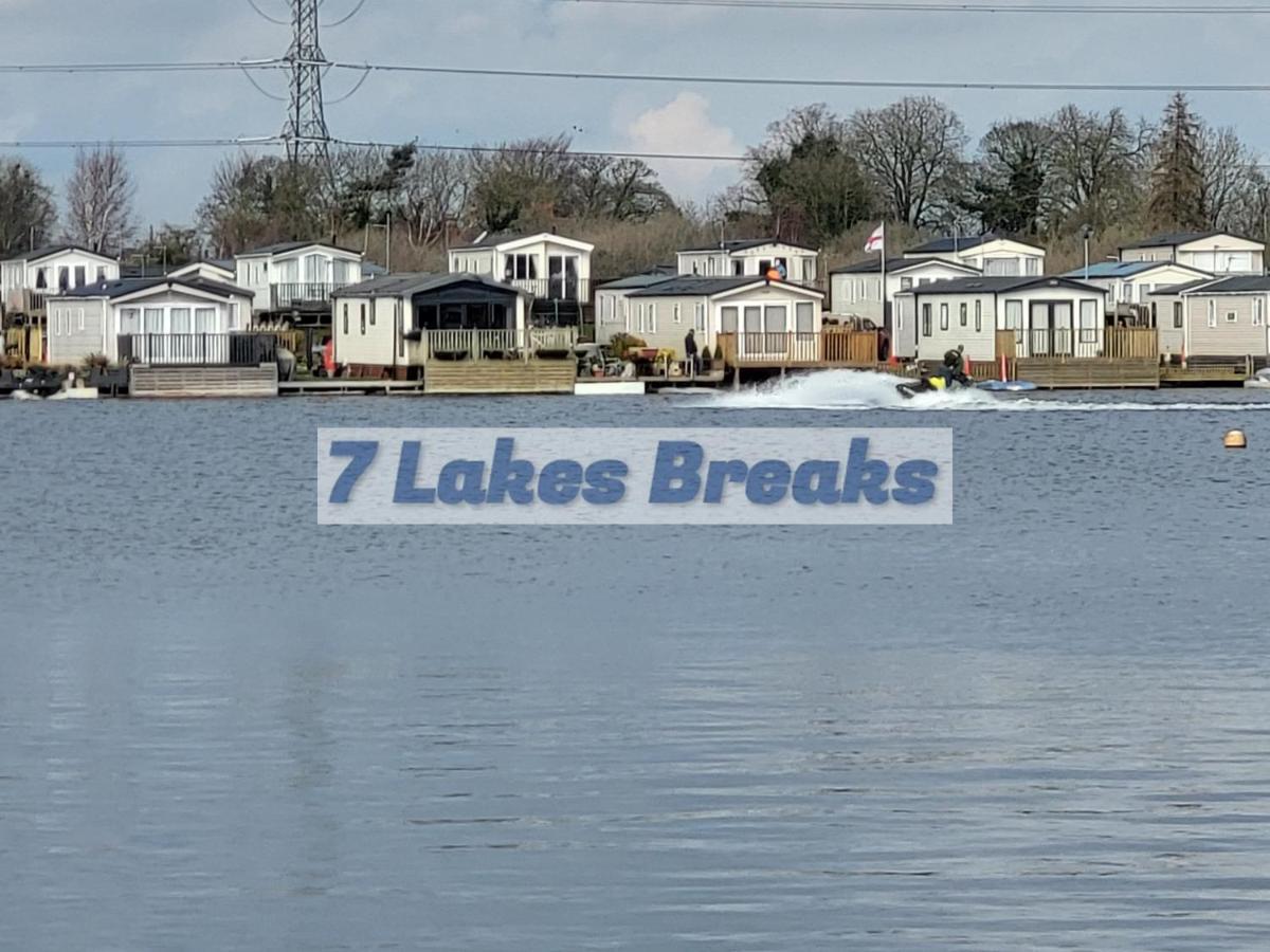 7 Lakes Breaks At 7 Lakes Country Park Crowle  エクステリア 写真